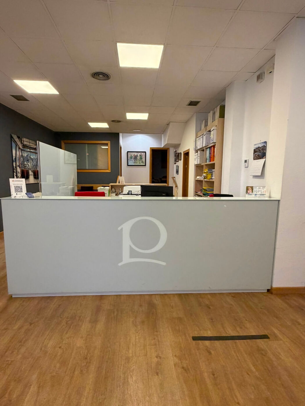 Mostrador de recepción de la notaría